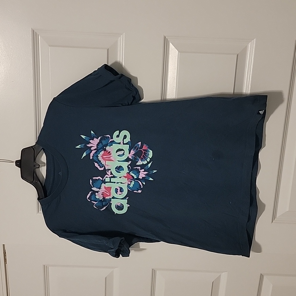 Womens adidas tshirt, size xl, green